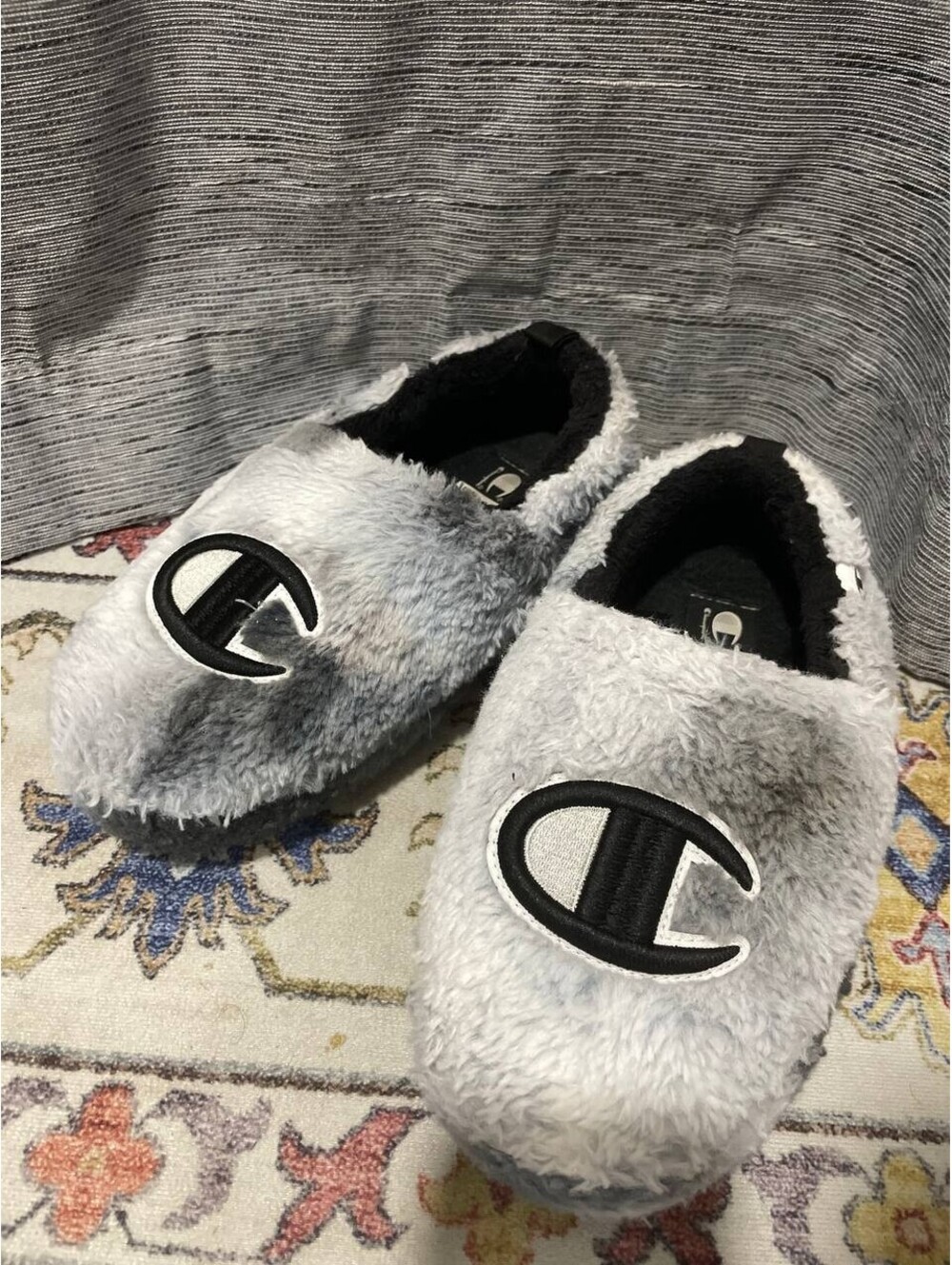 Champion Girl's University Slippers Ombre Fur Black/White Youth 5